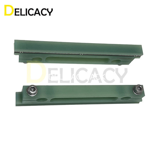 เครื่องเชื่อมกระจก Infeed Prism Kurz Conveyor ไนลอน Rack 62M-1025113 สําหรับ Soucan 1075 เครื่องเชื่อมกระจก