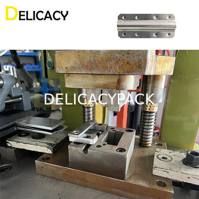 เครื่องทำกระป๋องดีบุกความเร็วสูง Automatic Rectangular Can Ear Lug Maker